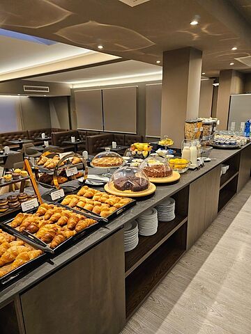 Breakfast buffet