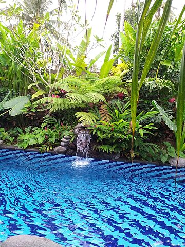 Pool waterfall