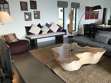Check-in/check-out kiosk