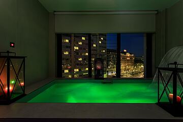 Indoor spa tub