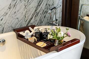 Bathroom amenities