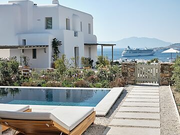 Private spa tub