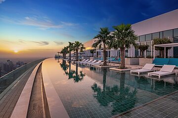 Infinity pool