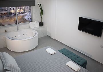 Private Spa Tub