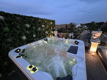 Private spa tub