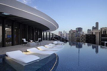 Infinity pool