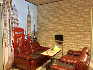 Lobby lounge