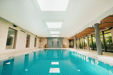 Indoor/outdoor pool