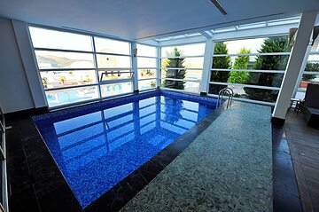 Indoor/outdoor pool