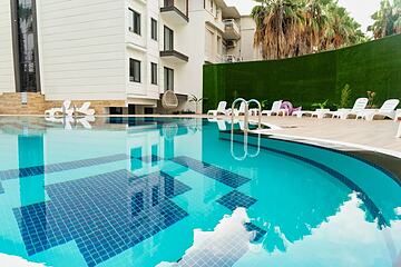 Indoor/outdoor pool