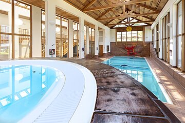 Indoor spa tub