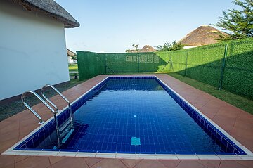 Indoor/outdoor pool