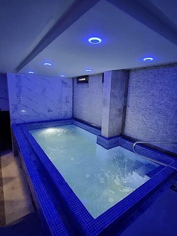 Indoor spa tub