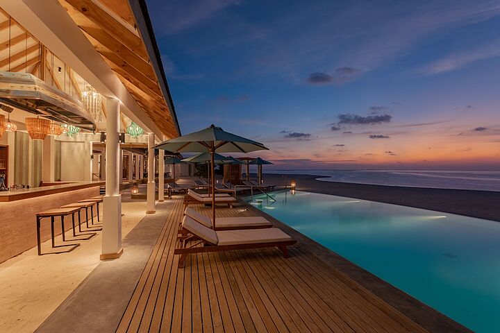 Poolside bar