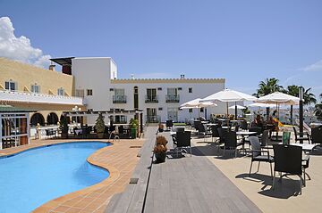 Rooftop pool