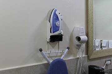Iron/ironing board
