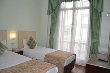 Holiday Villa Hotel And Suites