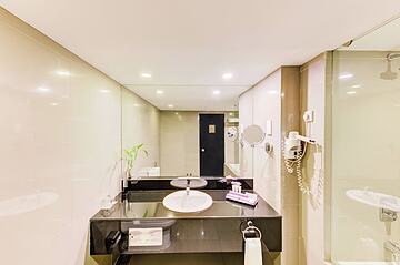Bathroom sink