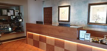 Check-in/check-out kiosk