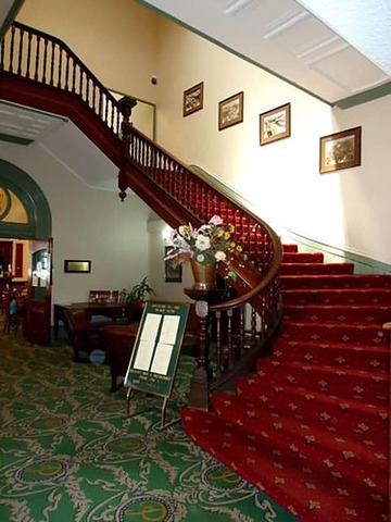 Lobby lounge