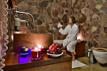 Indoor spa tub