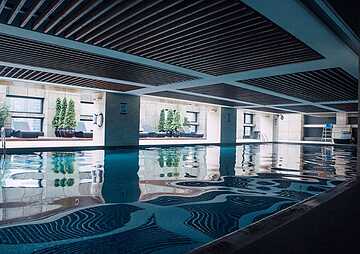 Indoor/outdoor pool