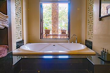 Private spa tub