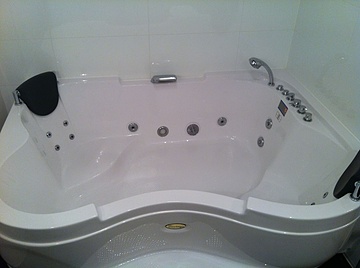 Jetted tub