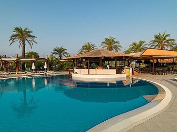 Poolside bar