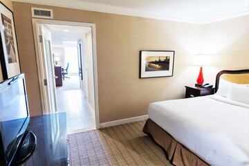 Hilton Niagara FallsFallsview Hotel & Suites