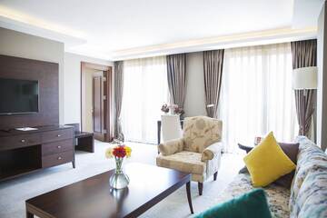 Grand Aras Hotel & Suites