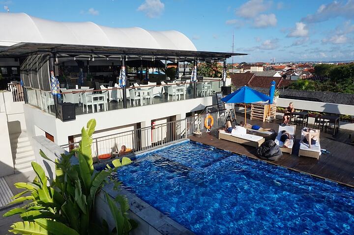 Poolside bar