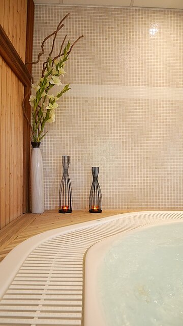 Indoor spa tub