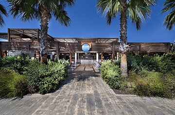 Poolside bar