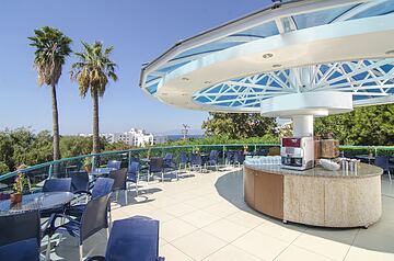 Poolside bar