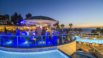 Poolside bar