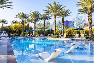 Indoor/outdoor pool