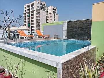 Rooftop pool