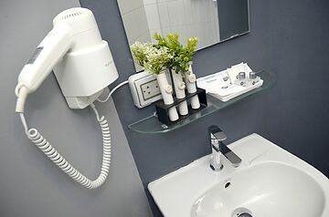 Bathroom sink