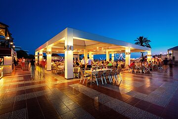 Poolside bar