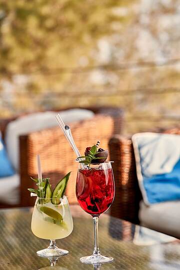 Poolside bar