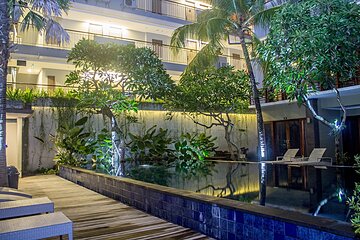 Indoor/outdoor pool