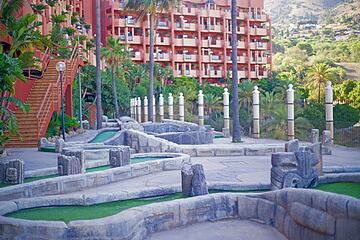 Mini-golf