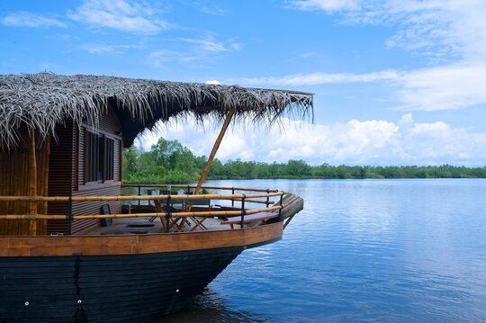 Yathra Houseboat by Jetwing