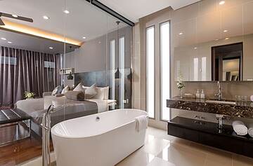 Deep soaking bathtub