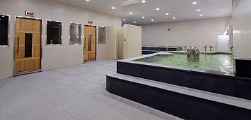 Indoor spa tub