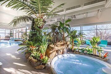 Indoor spa tub