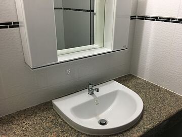 Bathroom sink