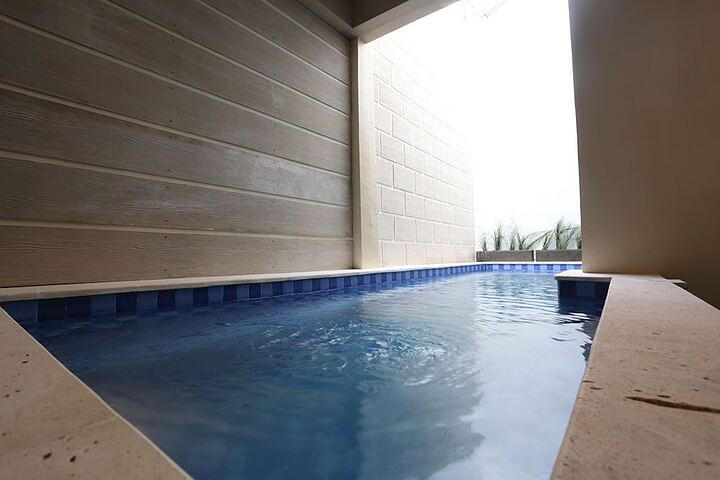 Indoor/outdoor pool