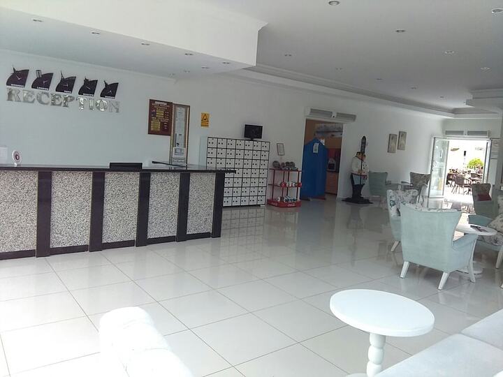 Lobby lounge